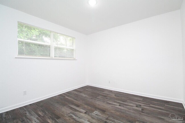 Building Photo - 150 E Ensley St