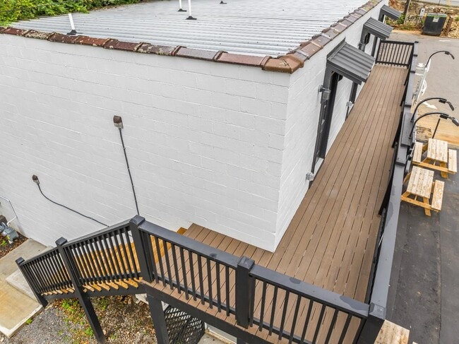 Building Photo - 223 E Broadway St