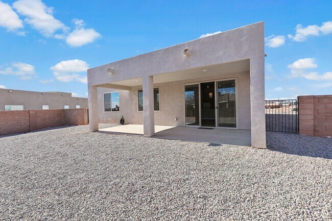 Building Photo - Newer Construction Home located in Mesa Village
