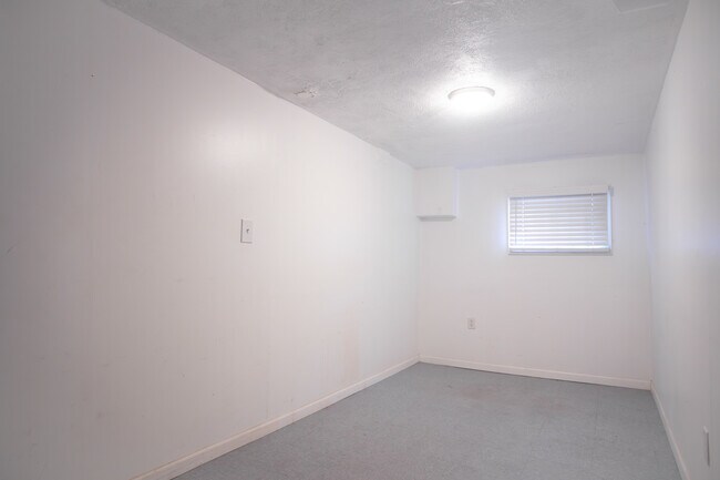 Building Photo - 2428 W Berwyn Ave