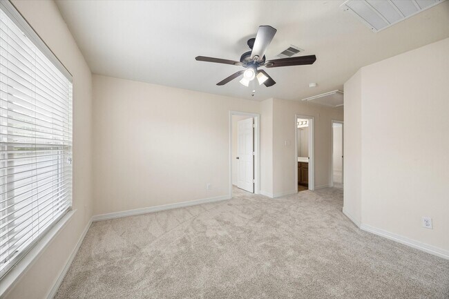 Building Photo - 10108 Hidden Creek Falls Ln