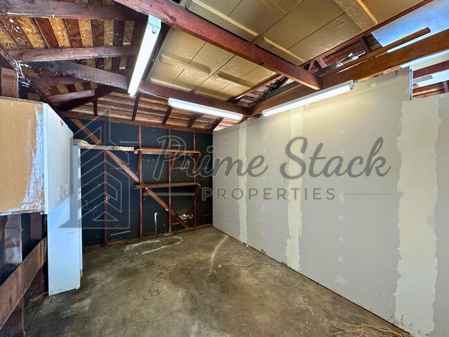 Building Photo - 122 Asbury St