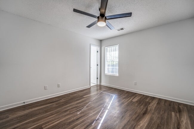 Building Photo - 2151 Kirby Pkwy