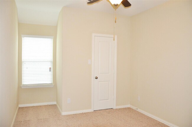 Building Photo - 18111 Tall Chestnut St