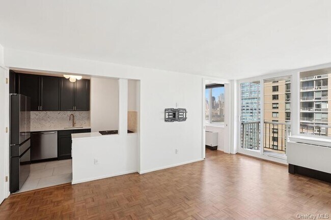 Building Photo - 4-74 48th Avenue Unit 21-E