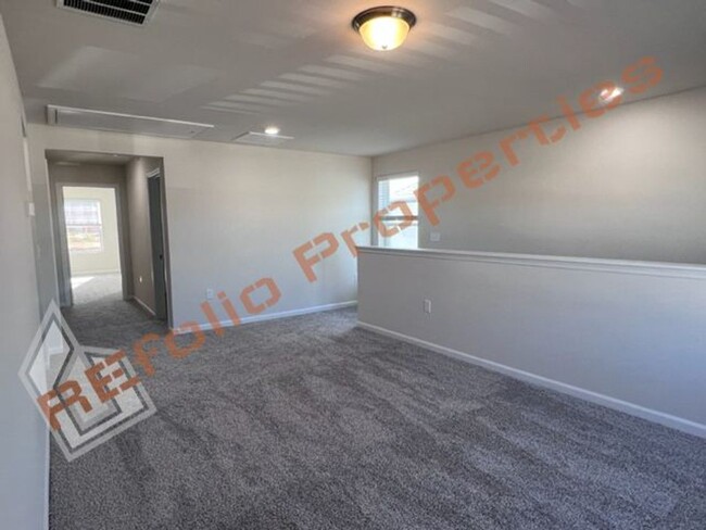 Building Photo - Beautiful 5 Bedroom 3 Bath 2-Car Garage Ho...