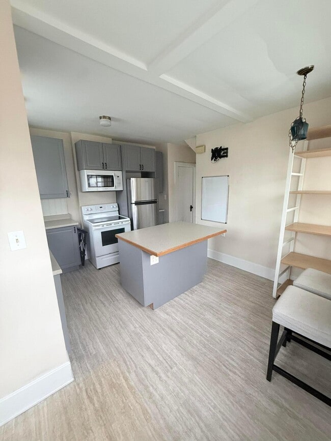 Building Photo - 2710 Dayton Ave