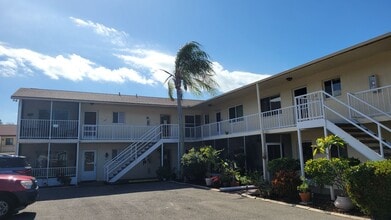 Building Photo - Annual furnished OPTIONAL 2/1 condo Island life