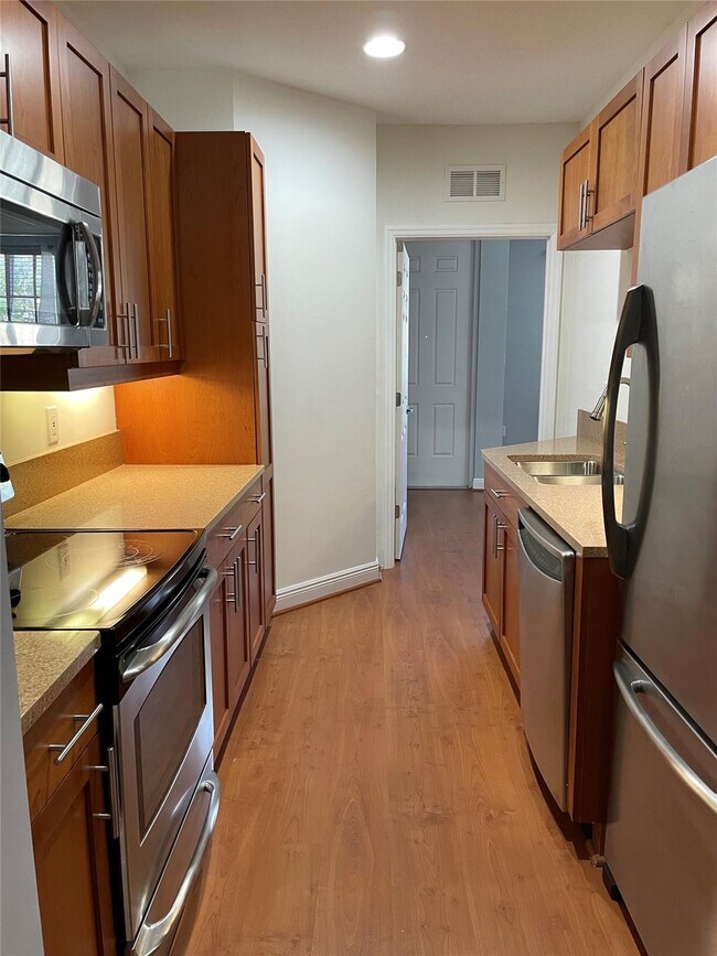 Building Photo - 415 Olssen Ave