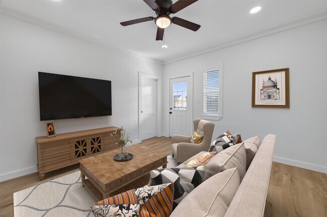 Building Photo - 2202 Hutchins St