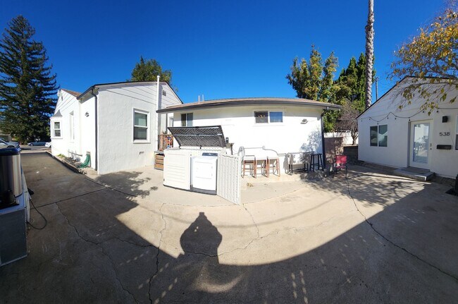 Building Photo - 7 Bedroom 3 bath home close to POLY!!!!