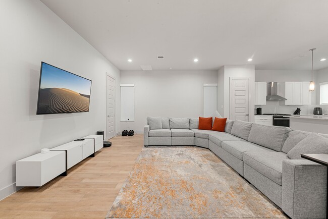 Building Photo - 5722 Rucio Ln