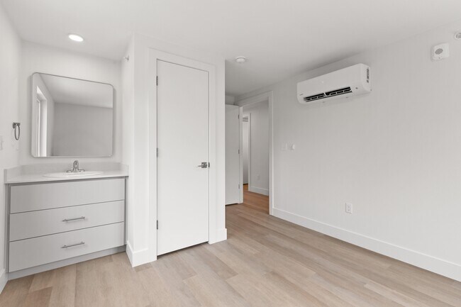 Building Photo - The Ivy