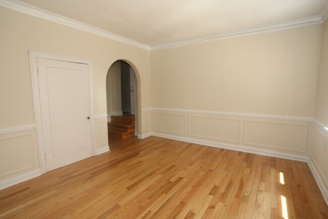 Building Photo - 549 W Surf St