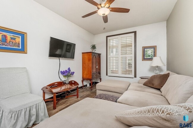 Building Photo - 226 E Residence Pl