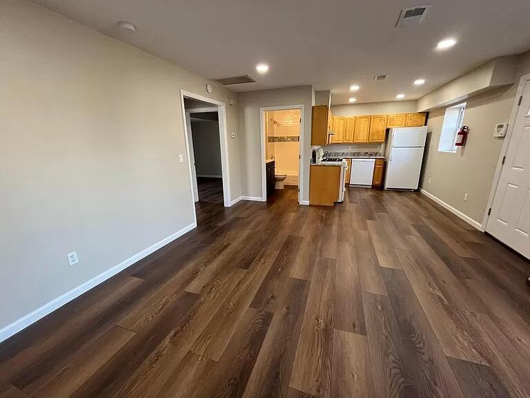 Building Photo - 63 Oakland St