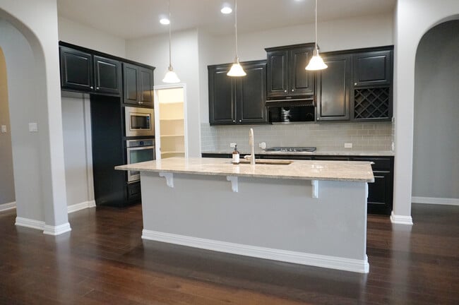 Building Photo - 6620 Estana Ln