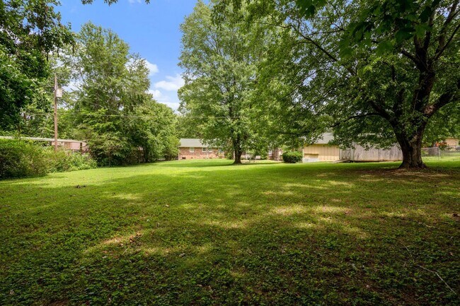 Building Photo - Beautiful Brick Ranch Home in Franklin