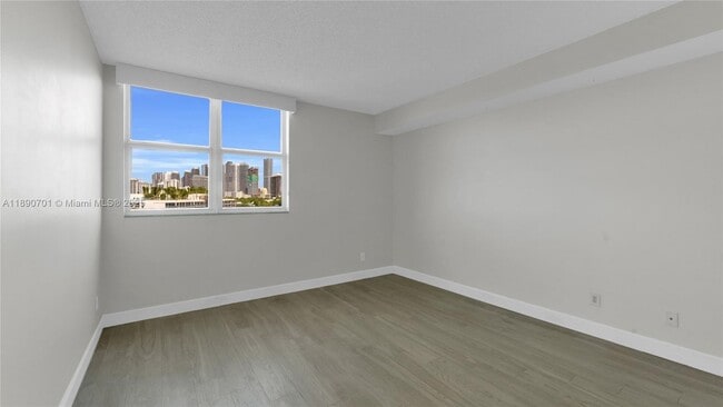 Building Photo - 2475 Brickell Ave