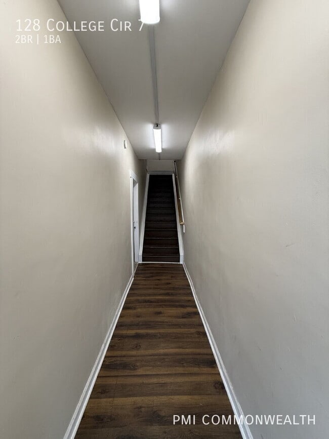 Building Photo - 128 College Cir