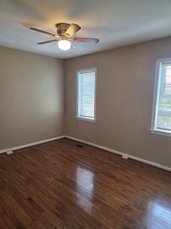 Building Photo - Wilmington Rowhome - Hedgeville Area