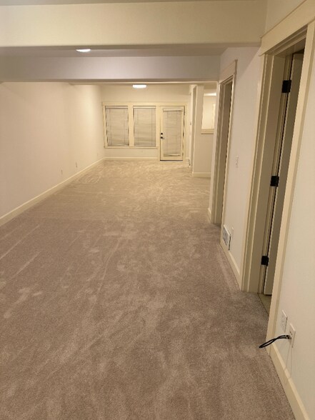 Building Photo - 109 NW Shy Bear Way