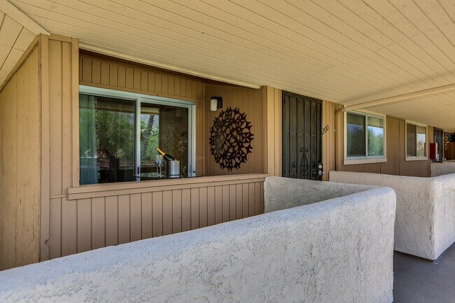 Building Photo - 420 N Villa Ct