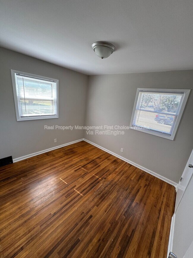 Building Photo - 1632 S Mission Rd