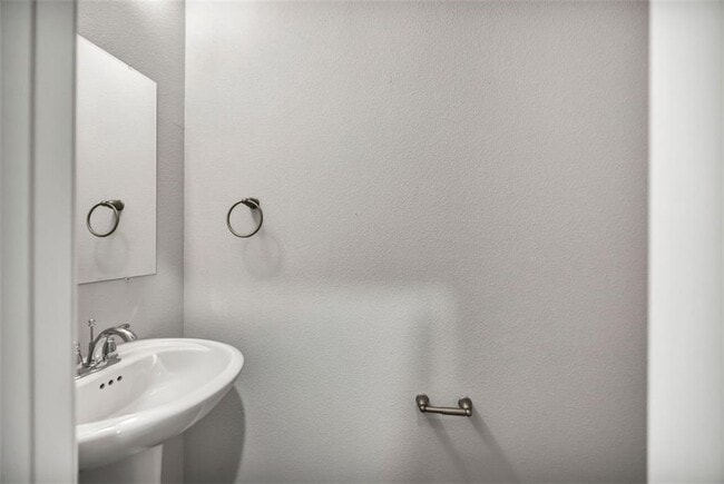 Building Photo - 207 Peruna Dr