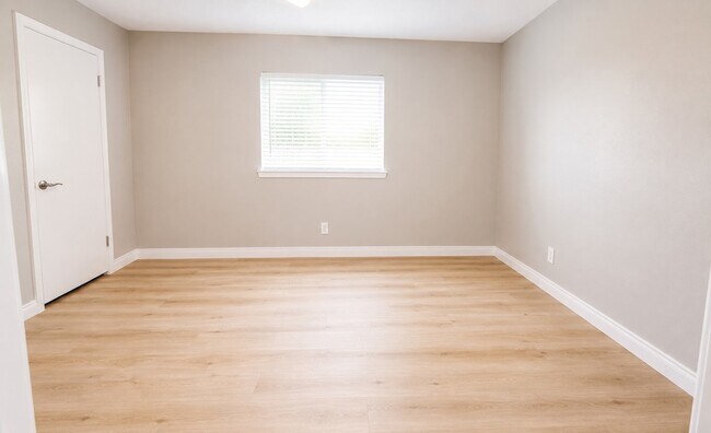 Building Photo - 22131 Pearl Lake Dr