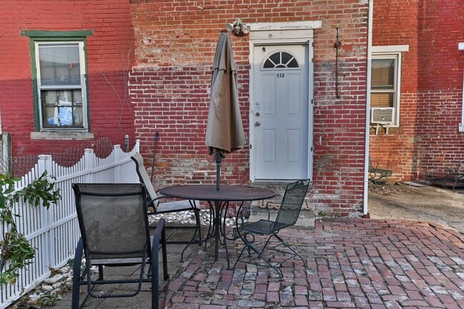 Building Photo - Beautiful 3 Bedroom on Vine St