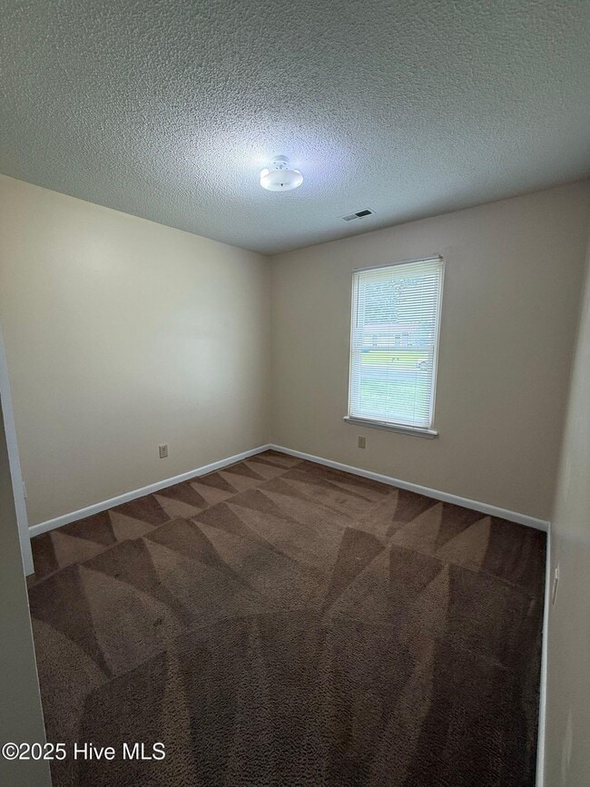 Building Photo - 105 Pecan Ln