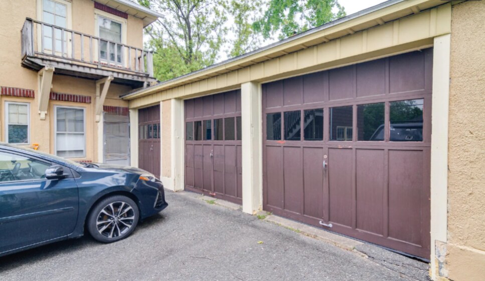 Garage Space - 305 Springside Ave