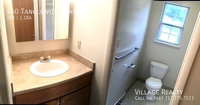 Building Photo - 460 Tanglewood Ln