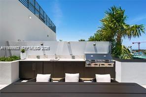 Building Photo - 9901 W Bay Harbor Dr