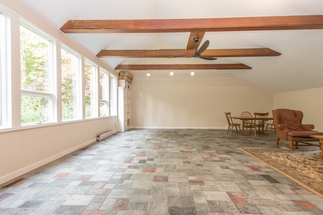 Building Photo - 211 New Canaan Rd