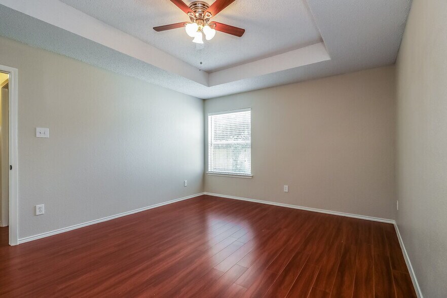 Building Photo - 401 Meadow St