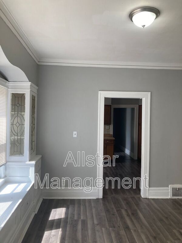 Building Photo - 3646 E 149th St