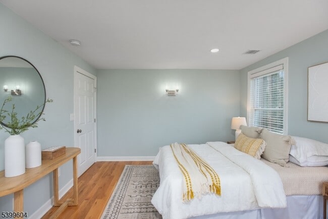 Building Photo - 122 N Fullerton Ave