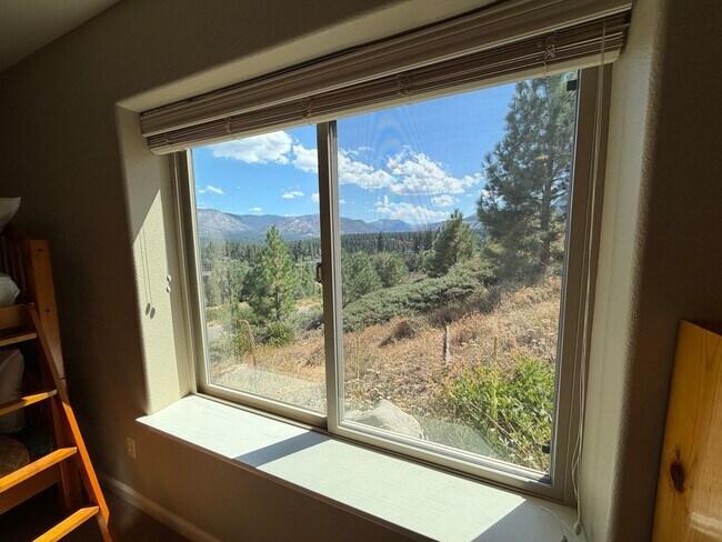 Building Photo - 799 Lookout Point Cir