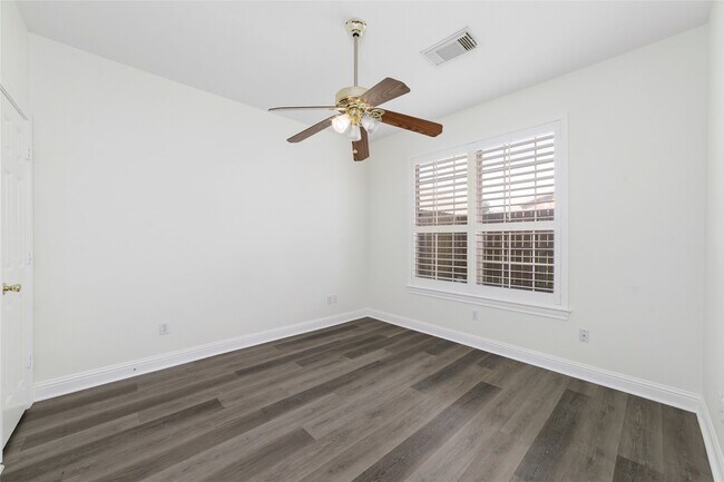 Building Photo - 1408 S Friendswood Dr