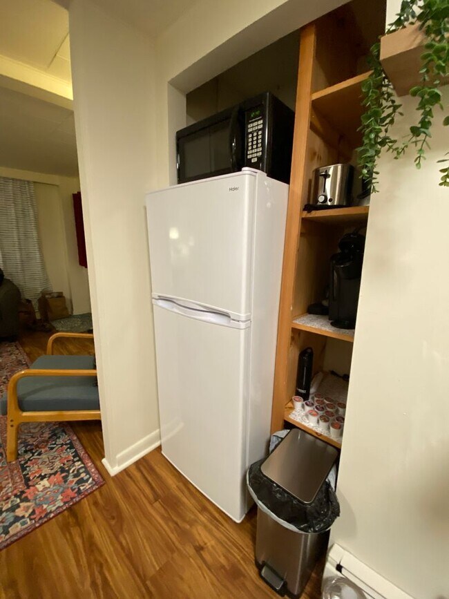 Building Photo - 98 Grant St