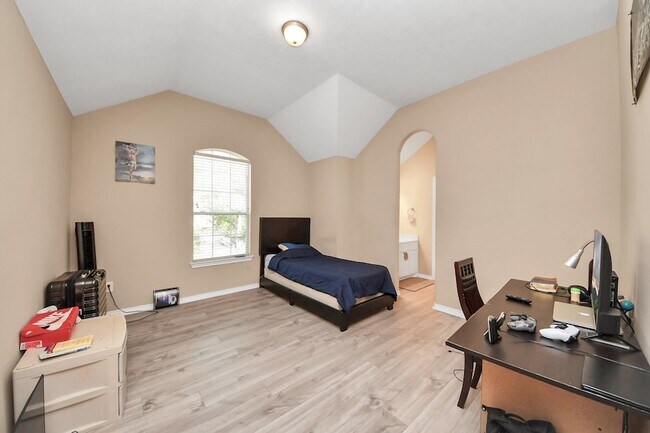 Building Photo - 706 River Delta Ln