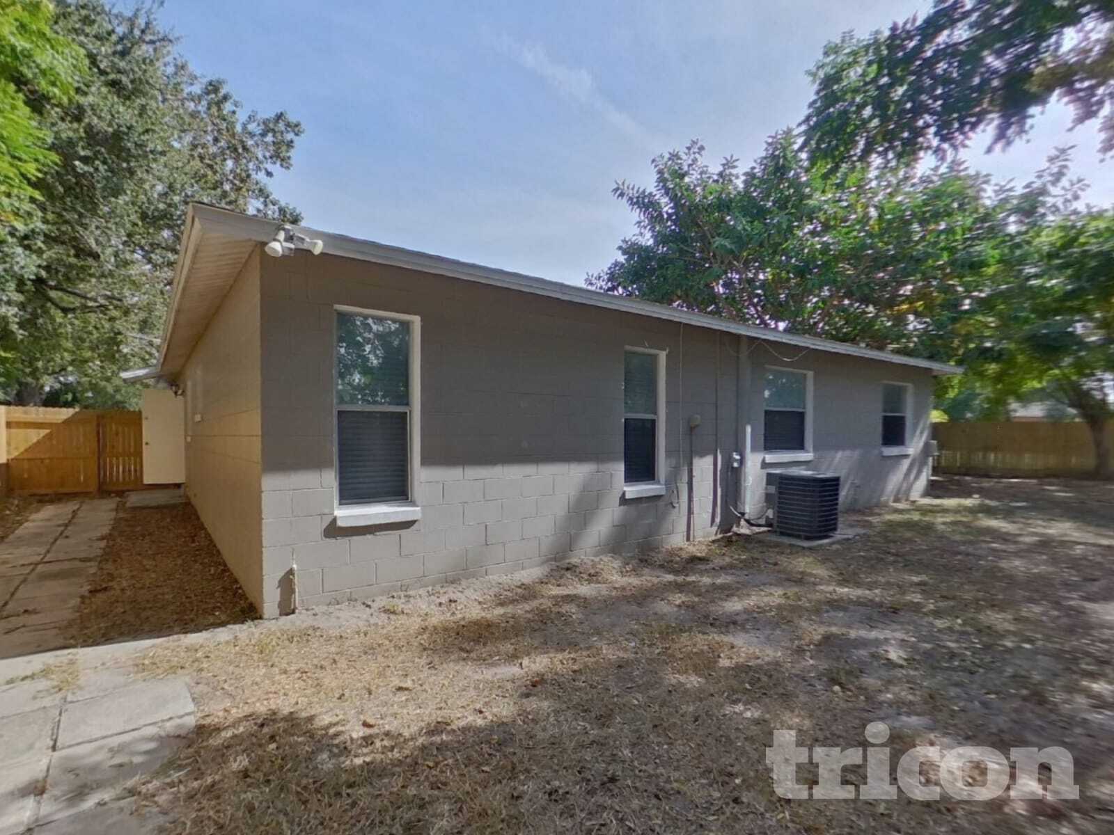 Building Photo - 1005 Park St