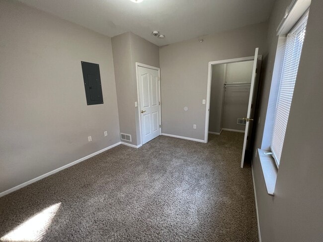 Building Photo - Pre-Leasing for 26/27 School Year