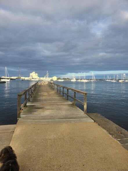 2 min walk to harbor - 45 Elm St