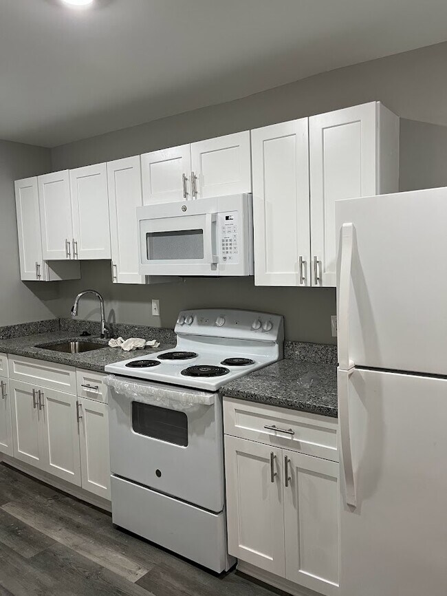 Building Photo - 229 E 13th St