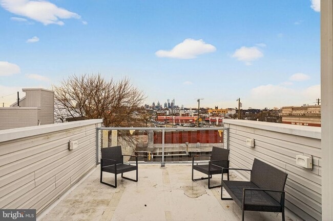 Building Photo - 2528 E Albert St