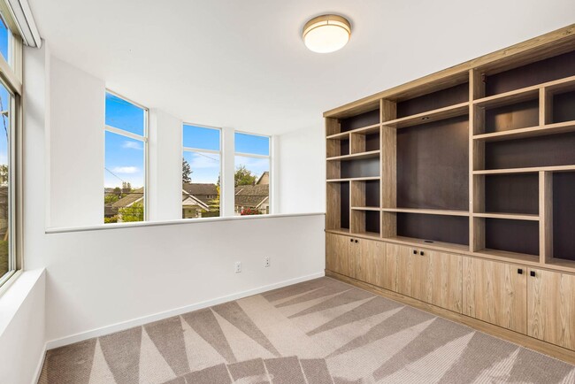 Building Photo - 3 Bedroom Stylish Modern Townhome in the Heart of Ballard
