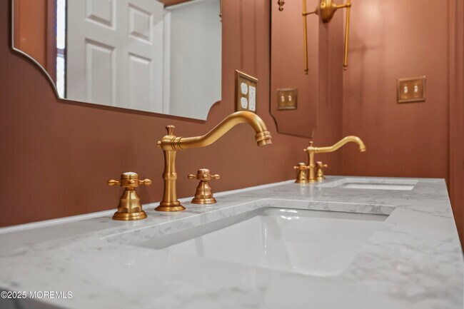 Building Photo - 400 S 1st Ave